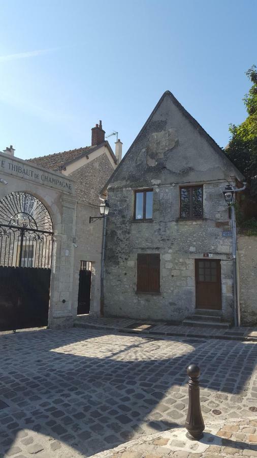 Appartement Au Coeur De La Cite Medievale Provins Exterior foto